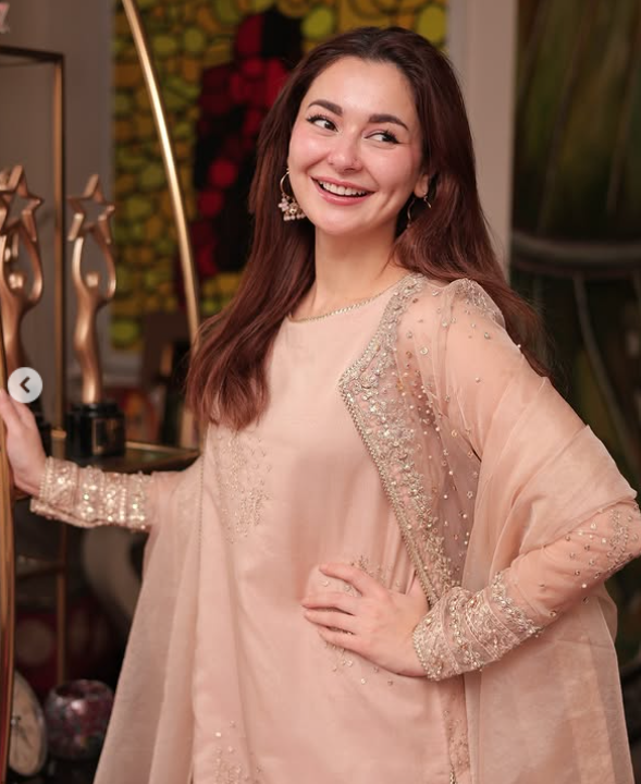 Hania Aamir’s Jacket Full Sleeve Suit Design